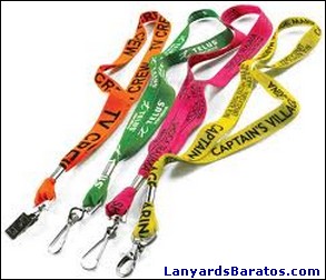 Por último, unos cuantos lanyards personalizados en varios colores claros.
