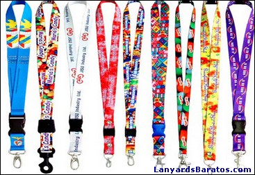 Lanyard azul, de colores, blanco y otros más, todos entregados muy rápidamente.