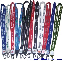 Muchos lanyards en varios colores utilizando cierres plásticos para supermercados.