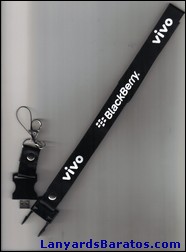 Aquí escanemos el lanyard personalizado pero no se ve muy bien la calidad.